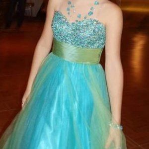 Dress for prom, cocktails or Bat Mitzvah